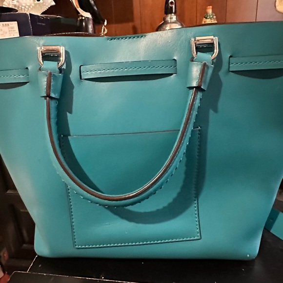 Michael Kors Blakely Medium Turquoise Leather Bucket Bag/Crossbody - Picture 4 of 8